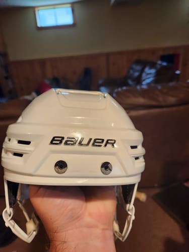 Small Bauer Re-Akt 85 Helmet (Used)