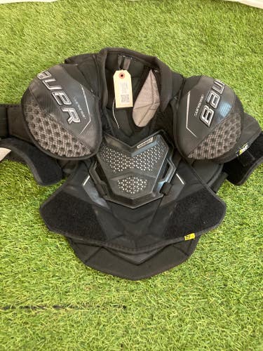 Medium Intermediate Bauer Supreme M3 Shoulder Pads (Used)