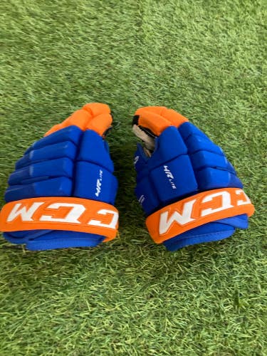 Orange Youth CCM Tacks 4r Lite Gloves 10" (Used)