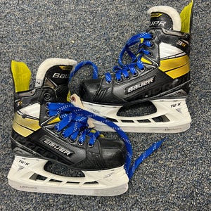 Junior Bauer Supreme 3S Hockey Skates | Size 2