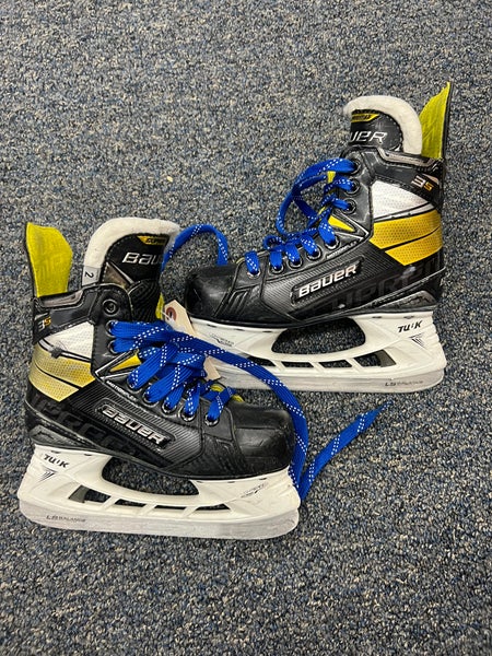 Junior Bauer Supreme 3S Hockey Skates | Size 2