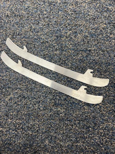 Step Steel Holders, Runners, & Replacement Steel Blades 238 mm (Used)
