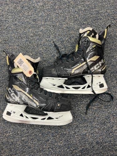 Intermediate CCM Tacks AS-590 Hockey Skates Size 5 (Used)