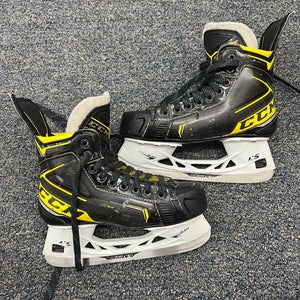 Intermediate CCM Super Tacks 9380 Hockey Skates Size 4 (Used)