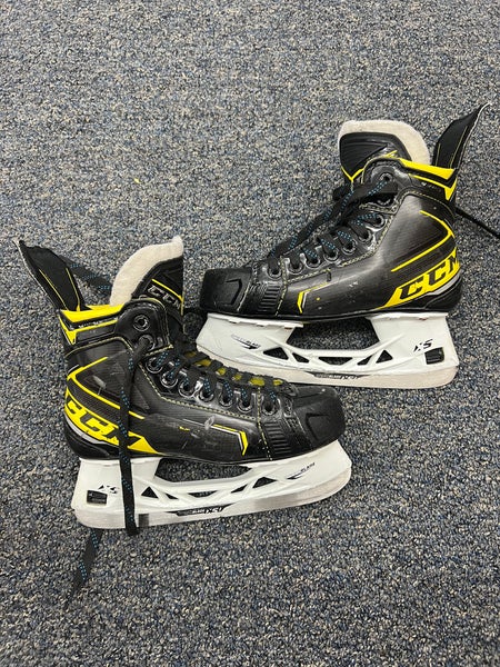 Intermediate CCM Super Tacks 9380 Hockey Skates Size 4 (Used)