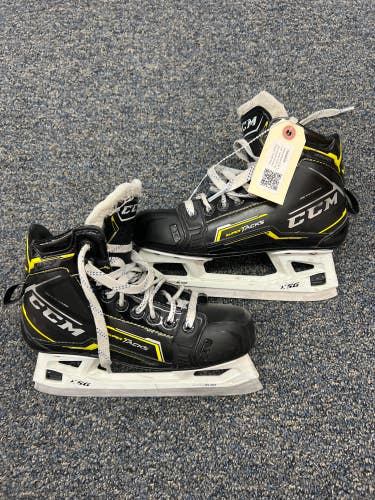 Intermediate CCM Super Tacks 9380 Hockey Goalie Skates Regular Width Size 4 (Used)