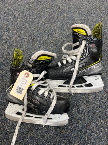 Youth Bauer Vapor 3X Hockey Skates Regular Width 12.5 (Used)