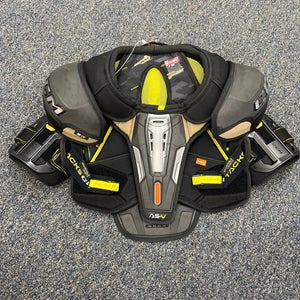 Medium Junior CCM AS-V Shoulder Pads (Used)