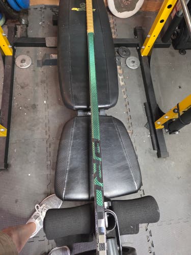 Senior PRO Red Line Right Handed Hockey Stick Mid Pattern Pro Stock (Used)