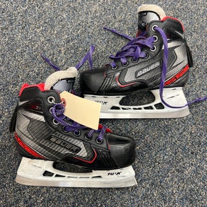 Youth Bauer Vapor X2.7 Hockey Goalie Skates Regular Width 12.5 (Used)