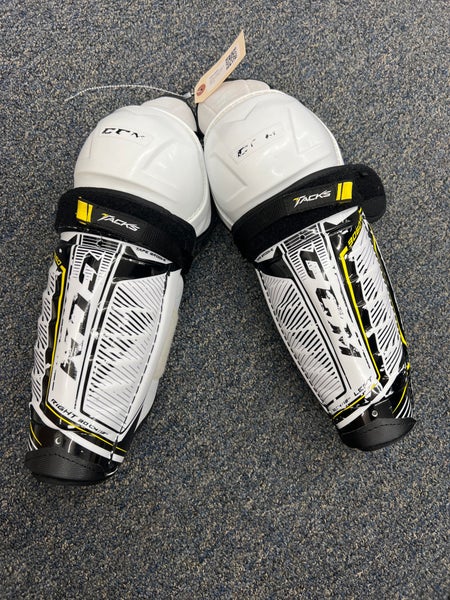 Junior CCM Tacks 9060 Shin Pads 12" (Used)