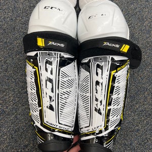 Junior CCM Tacks 9060 Shin Pads 12" (Used)
