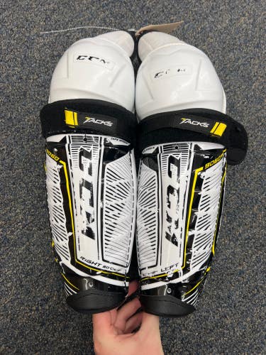 Junior CCM Tacks 9060 Shin Pads 12" (Used)