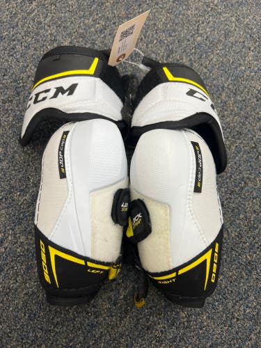 Senior Small CCM Tacks 9060 Elbow Pads (Used)