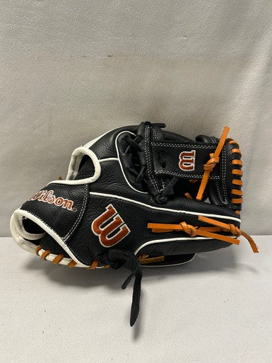 Used Wilson A550 A05RB24115 BB/SB Glove RH Throw White 11 1/2" 11490-S000262590