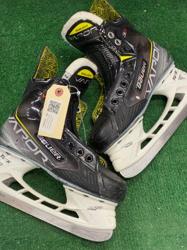 Junior Bauer Vapor 3X Hockey Skates Regular Width Size 2 (Used)