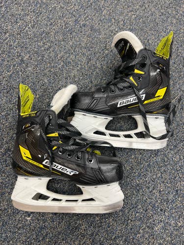 Junior Bauer Supreme M4 Hockey Skates Size 1.5 (Used)