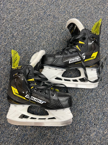 Junior Bauer Supreme M4 Hockey Skates Size 1.5 (Used)