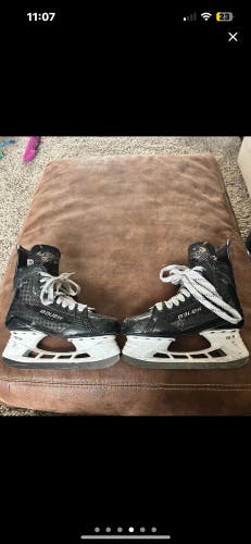Bauer Supreme Mach Hockey Skates Size 5 (Used)