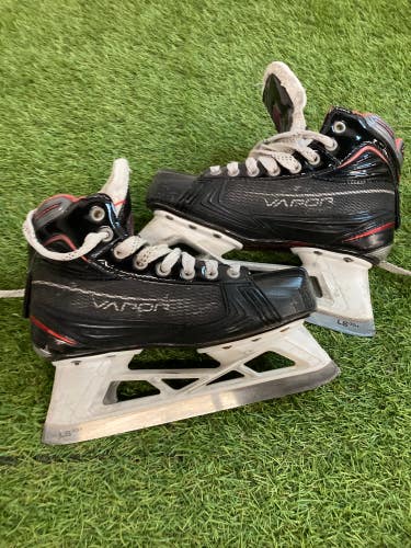 Intermediate Bauer Vapor X900 Hockey Goalie Skates Size 4.5 (Used)
