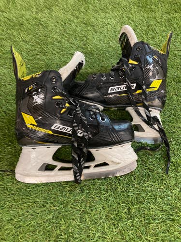 Junior Bauer Supreme M4 Hockey Skates Size 3.5 (Used)