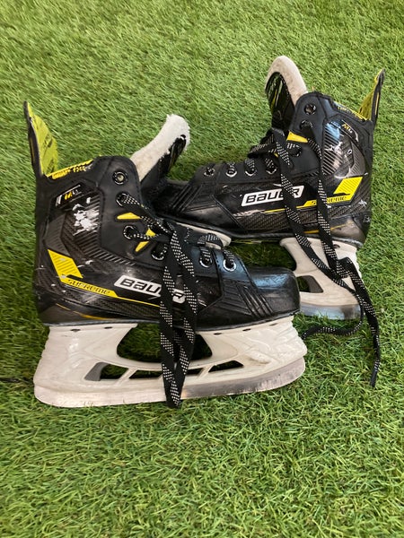 Junior Bauer Supreme M4 Hockey Skates Size 3.5 (Used)