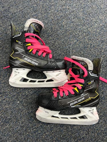Junior Bauer Supreme M40 Hockey Skates | Size 2.5