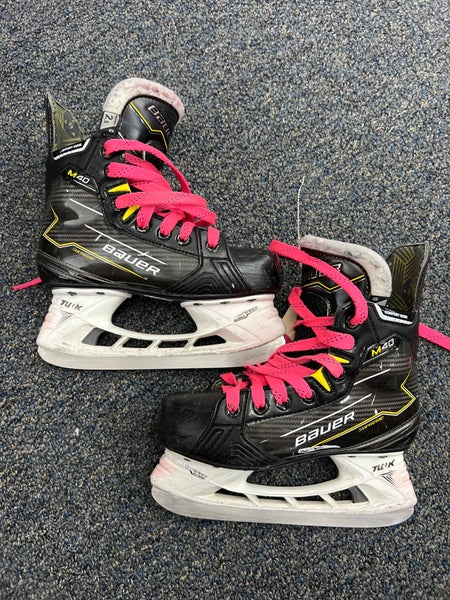 Junior Bauer Supreme M40 Hockey Skates | Size 2.5
