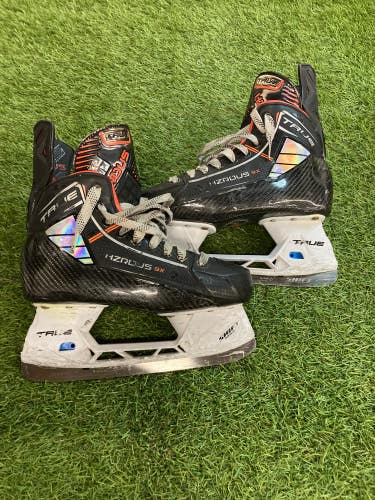 Senior True HZRDUS 9X Hockey Skates Regular Width 7.5 (Used)