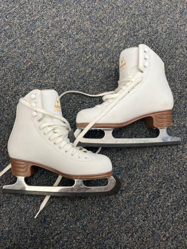 Jackson Ultima Mystique Figure Skates Adult 4 (Used)