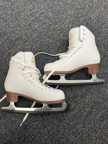 Jackson Ultima Mystique Figure Skates Adult 4 (Used)