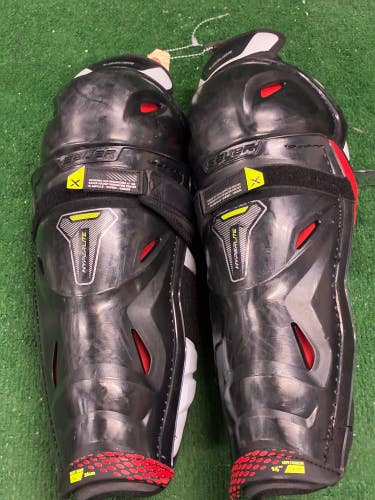 Intermediate Bauer Vapor Hyperlite Shin Pads 14" (Used)