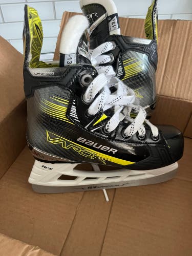 Bauer Hockey Skates 13.5 (New)