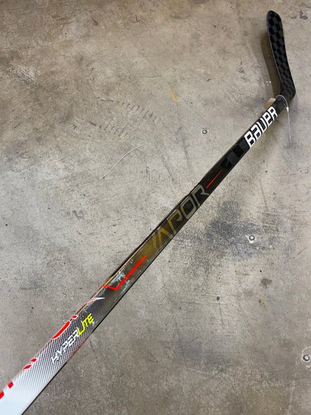 Intermediate Bauer Vapor Hyperlite Hockey Stick Left Hand P88 (Used)