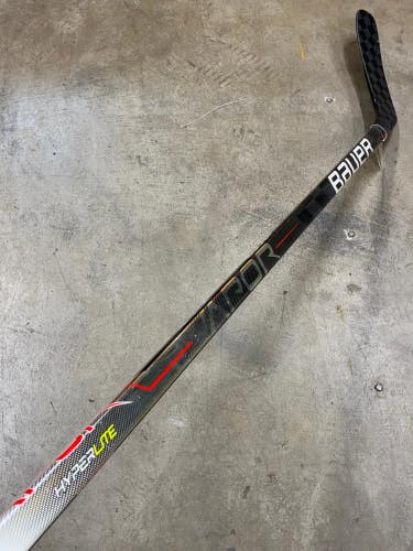Intermediate Bauer Vapor Hyperlite Hockey Stick Left Hand P88 (Used)