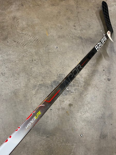 Intermediate Bauer Vapor Hyperlite Hockey Stick Left Hand P88 (Used)