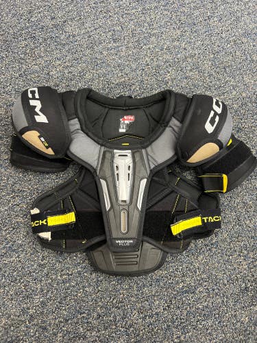 Small Junior CCM Vector Plus Shoulder Pads (Used)