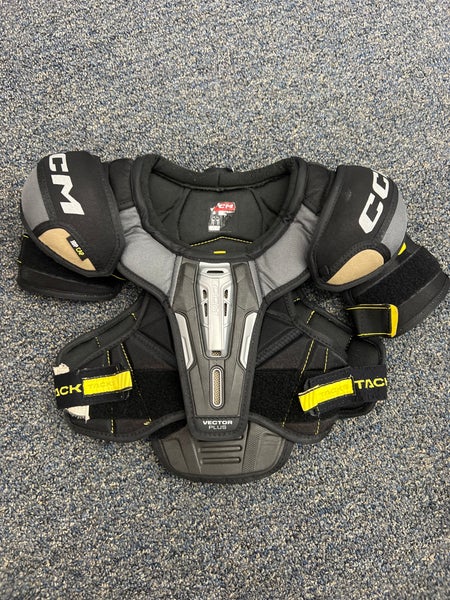 Small Junior CCM Vector Plus Shoulder Pads (Used)