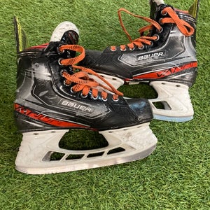 Bauer Vapor X2.9 Hockey Goalie Skates Regular Width Size 3.5 (Used)