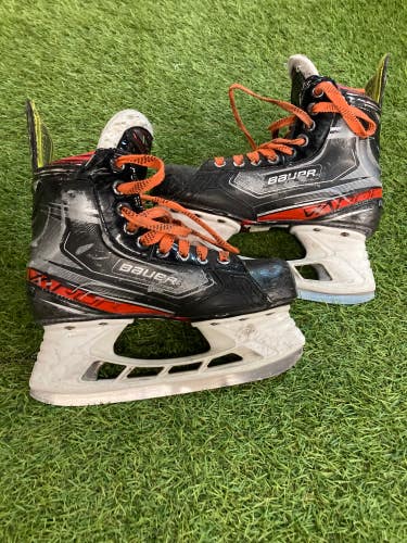 Bauer Vapor X2.9 Hockey Goalie Skates Regular Width Size 3.5 (Used)