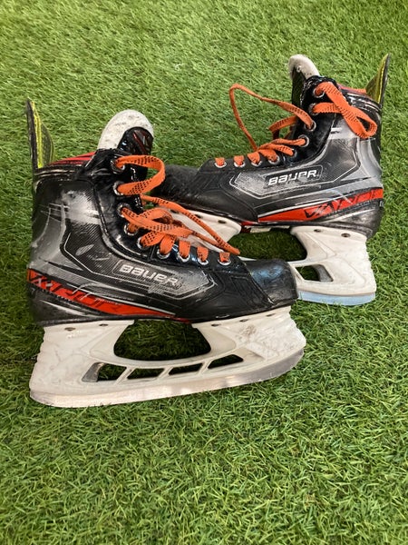 Bauer Vapor X2.9 Hockey Goalie Skates Regular Width Size 3.5 (Used)