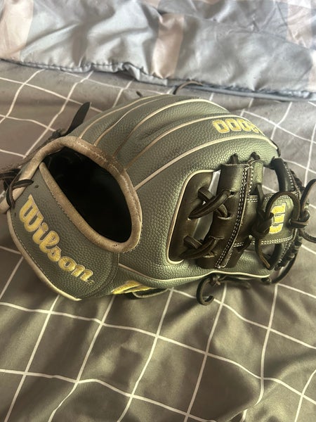 2021 Wilson RH Infield A2000 Baseball Glove 11.5" (Used)