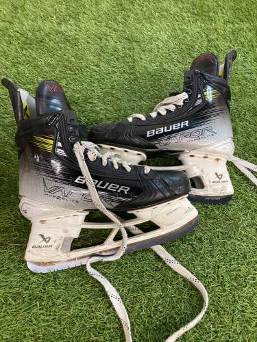 Senior Bauer Vapor Hyperlite 2 Hockey Skates 7 (Used)