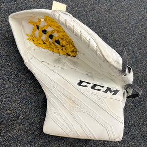 Junior CCM Extreme Flex E4.5 Goalie Glove