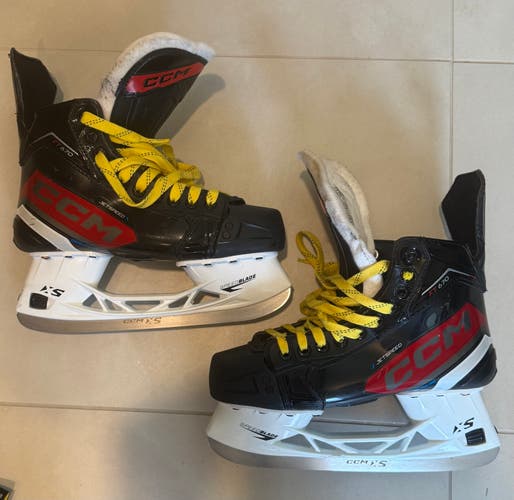 CCM JetSpeed S23 FT670 Hockey Skates Regular Width 7.5 (Used) - Blade Guards Included (Pictured)