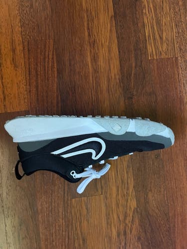 Black Men's Size M 7.5 (W 8.5) Youth Nike Low Top Turf Cleats (Used)