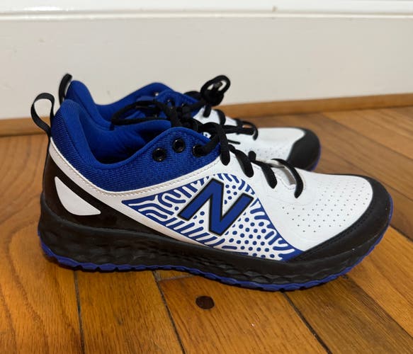 White Women's Size M 7.5 (W 8.5) New Balance Low Top Turf Cleats (New)
