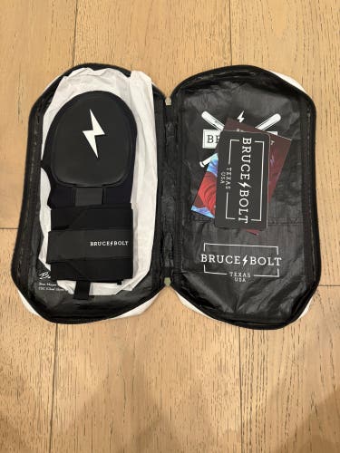 Black Adult Right hand Sliding Mitt (Brand New) never worn!