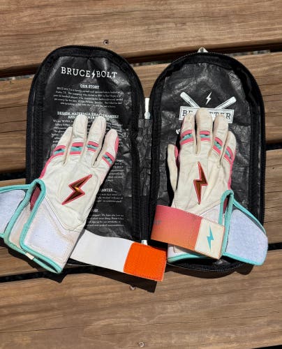 Bruce Bolt batting gloves Youth L
