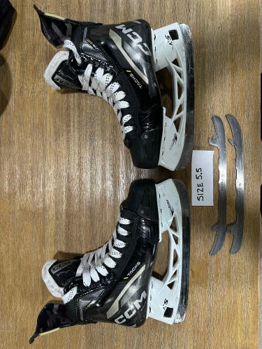 CCM AS-580 Hockey Skates Regular Width Size 5.5 (Used)